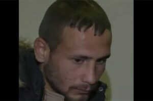 ناجٍ من سجن صيدنايا بحالة جسدية هزيلة، كدليل على سنوات من التعذيب وسوء التغذية داخل المعتقل